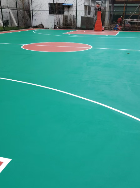 陇西 球场长期使用易出现地面开裂